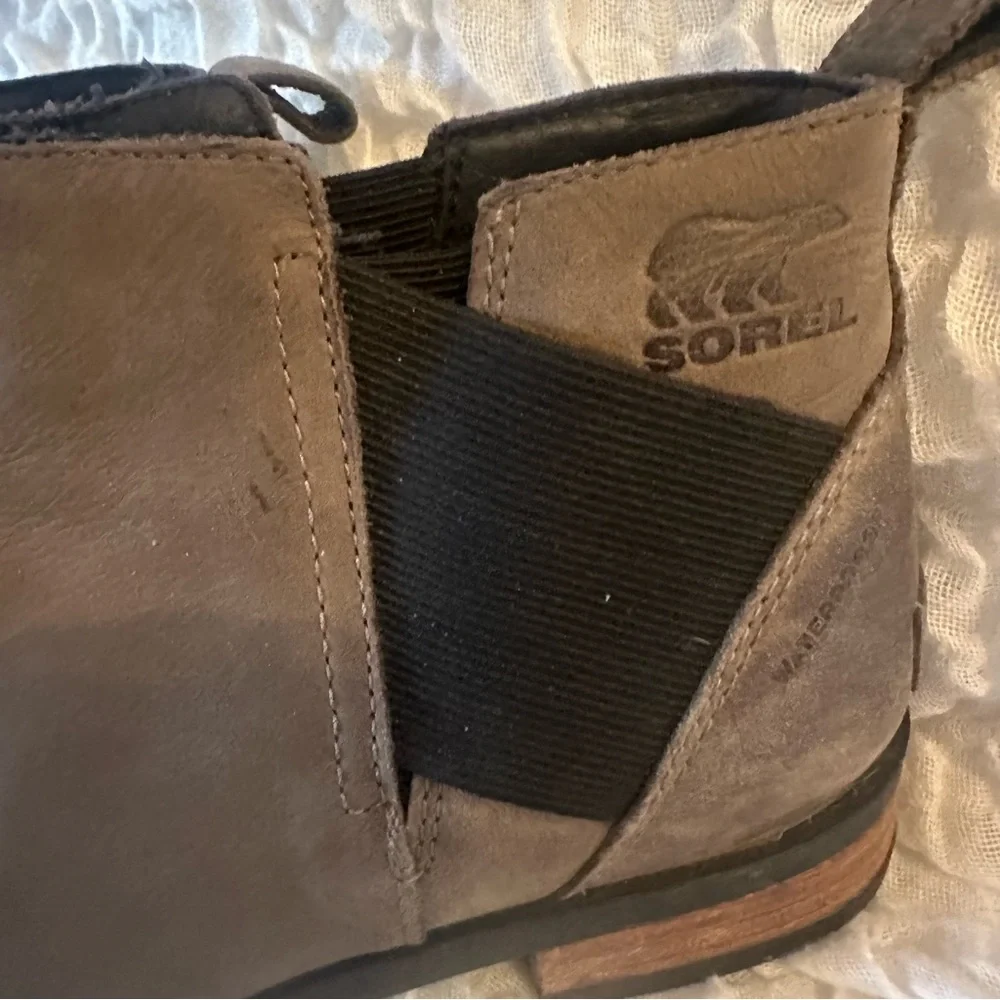 Sorel Emelie Chelsea Taupe Boots Size 7 Waterproof